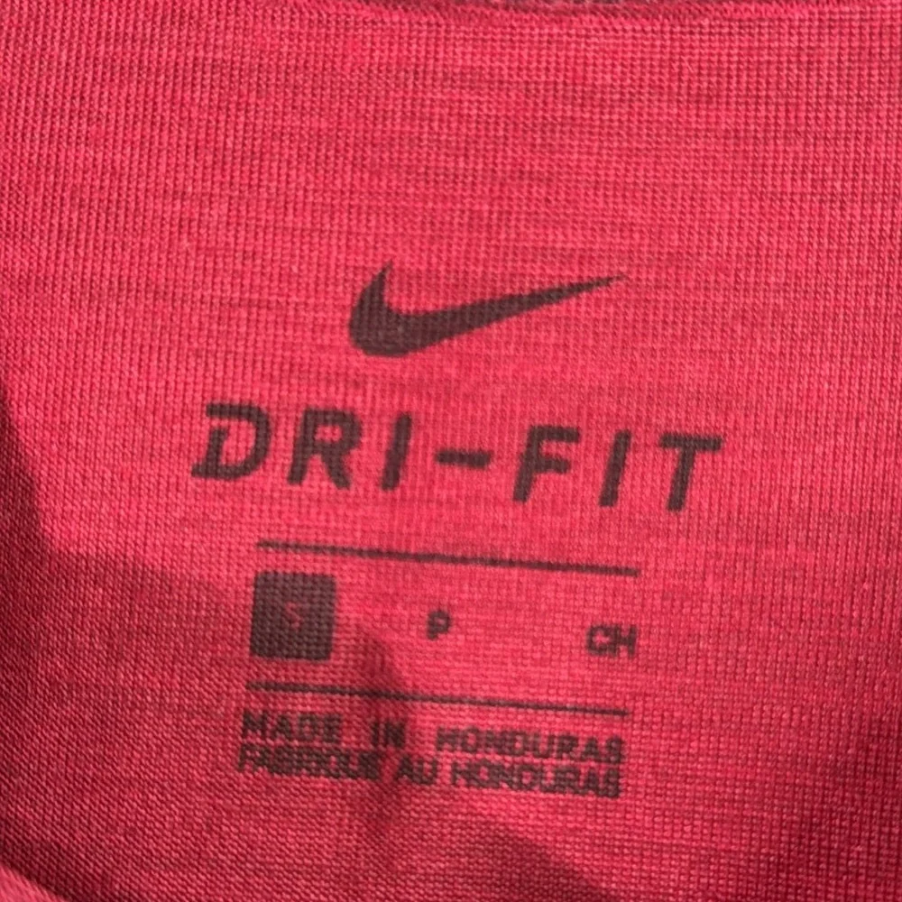 Nike Men's Red T-Shirt‎ size small